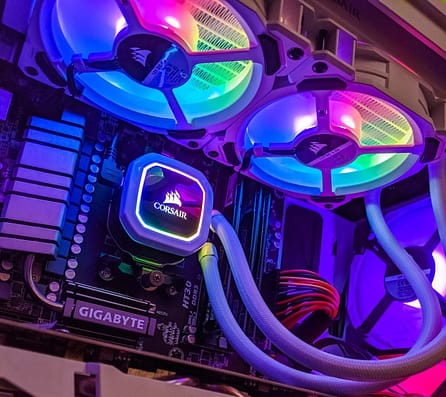 Processador lento com frequências e núcleos errados? 7 black and blue computer tower