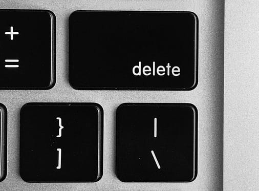 20 dicas úteis para manutenção do PC que realmente funcionam 15 selective focus photo of black and white delete, enter, power button, and F12 computer keys