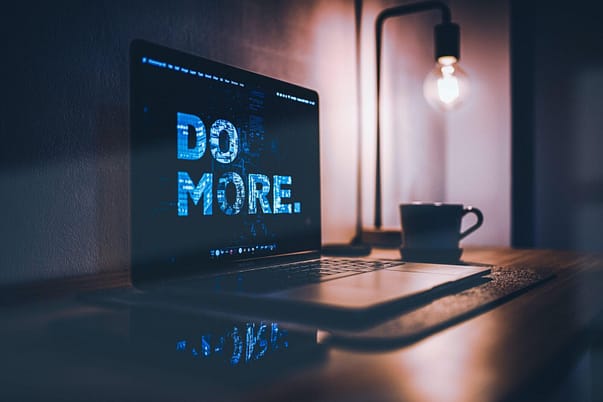 7 Tipos de vírus informáticos | como se proteger 12 black laptop computer beside black ceramic mug