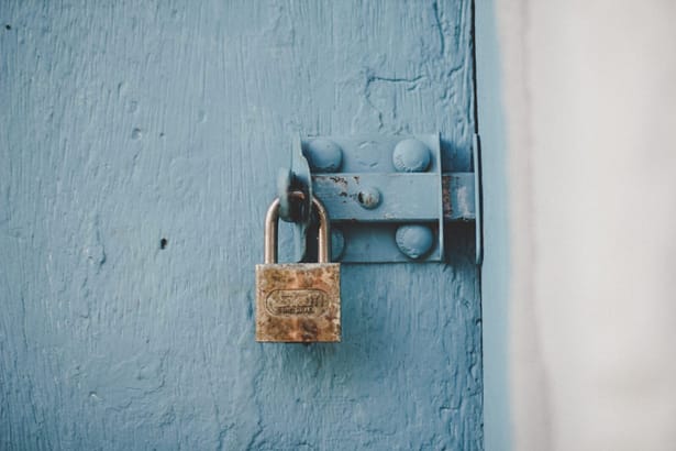 20 dicas úteis para manutenção do PC que realmente funcionam 20 brown padlock on blue wooden door